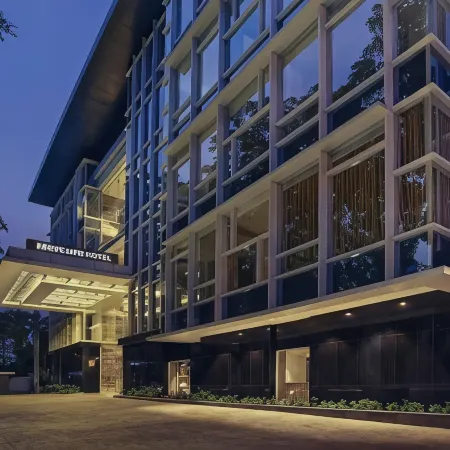 Mercure Jakarta Sabang Отели рядом с достопримечательностью «Железнодорожный вокзал Гамбир»