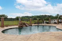 Comfort Suites Marshall - Pools