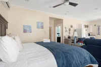 Downtown Bristol Condo Near Ferry & Waterfront