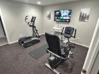 Walk to Everything! Spacious & Modern 4-Bedroom Home in the Center of Town. - 무료 와이파이