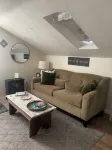Quiet & cozy loft apartment only minutes to downtown Springfield and U of O. - balcony