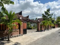 Capital O 92615 Villa Utama D'alas Purwo - parking