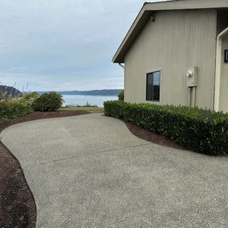 GIG Harbor- Secluded Apartment with Million Dollar View.  10-Minute Walk to Town