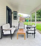 Perfect for Families & Pets, Garage Parking, Stylish Renovation, Sleeps 10 - 4 ดาว