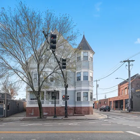 Downtown/Federal Hill on Broadway-walk everywhere!