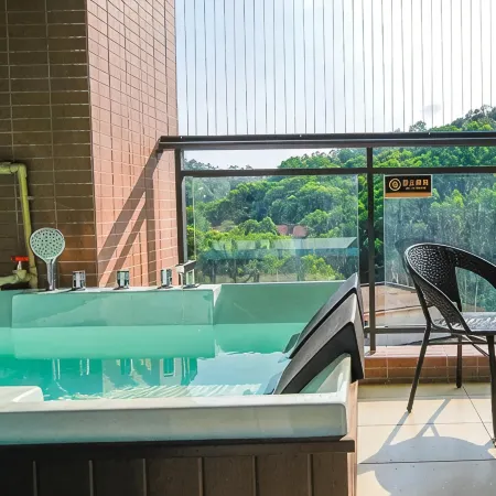 Lanqu Hotel