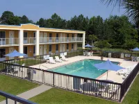 Best Western of Walterboro - Pools