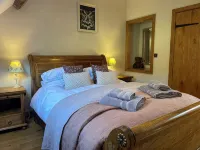 Hatterrall Barn - Luxury Barn Conversion With Hot Tub, Garden and Mountain Views - 4-stjärniga