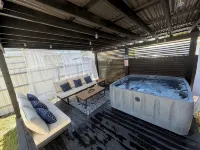 3BR, 3 BATH house NEW JACUZZI. SLEEPS 11 - Homestays