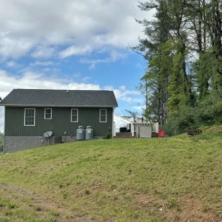 RiverView Cabin 2 Bedroom/1 Bath, Deck w/Hot Tub & Beautiful View/Fire Pit/Grill