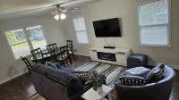 Quiet 3-bedroom bungalonear enchanting the historic Marietta Square - 3-نجوم