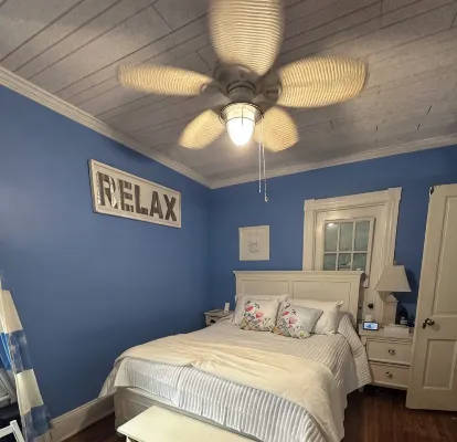 Green Street Oasis Hot Tub, Fire Pit & Walk to Downtown