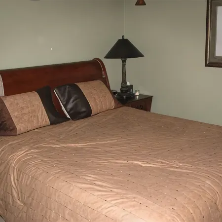 3 Bedroom Condo, Great Location for Ski Families to Super Bee Lift