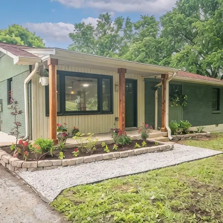 Carters Creek Cottage just minutes away from Franklin, Leipers Fork, South Hall.
