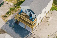 4-bedroom house in serene Avon with ocean view! Book your getaway now