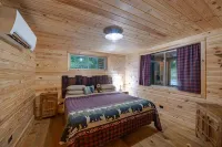 Spacious Secluded Cabin on 100 Acres Near Red River Gorge - Hytter