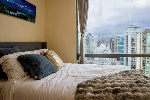 City Views | Prime Downtown Stay w/ Pool, Gym + Walk to Robson & Dining - Condos