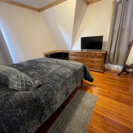 Centrally located spacious house in Valentine, 4 bedrooms, 5 beds, sleeps 8
