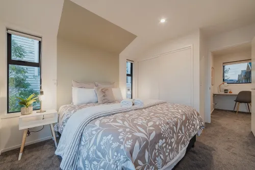 Misty Meadows Manor - Your Urban Oasis