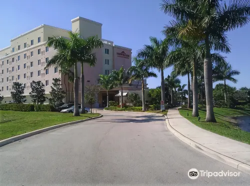 Hawthorn Extended Stay by Wyndham West Palm Beach - Beach