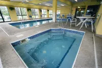 Comfort Inn & Suites Copley Akron - Hot Tub