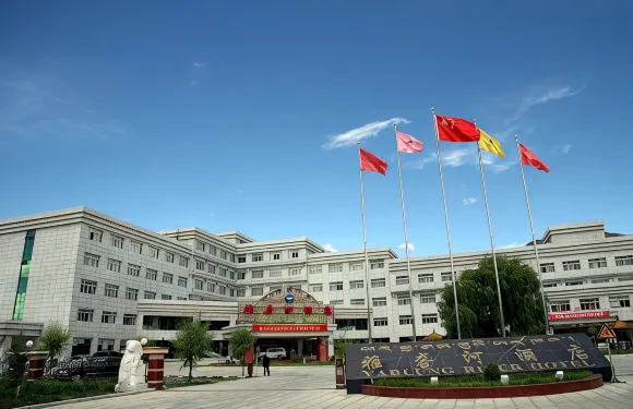 山南雅礱河酒店