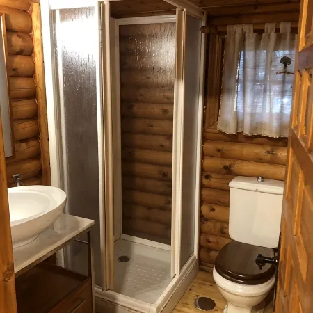 Cabaña de Ensueño en el Bosque y Junto al Mar. Ideal Pareja ,dos Niños y Mascota