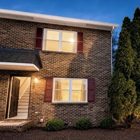Extended Stay NE Hickory 2 Bed, 1.5 Bath, Workspace, Washer Dryer, Easy Commute