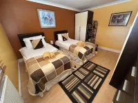Excellent ground floor 2 Bed apt overlooking golf course with private parking. -  Apartamentos vacacionales
