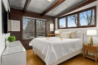The LUXE Of Peoria! 6000sqf! Unbelievable pool! - 5-Star