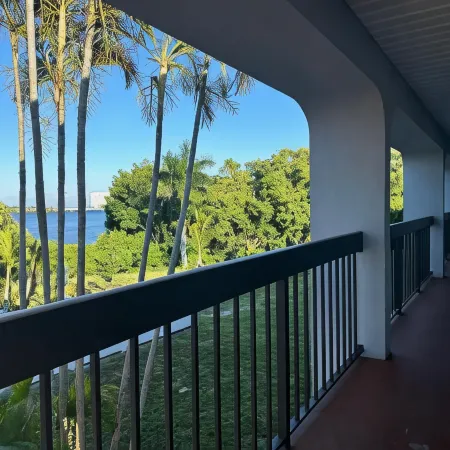 Riverview Inn Отели рядом с достопримечательностью «Эдисон энд Форд Уинтер Эстэйтс»