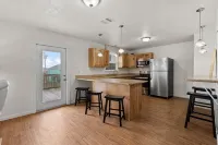 The Neon Palm - 4Bed 3Bath in Surfside Beach TX - Wifi