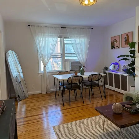 Vibrant 3-BED Stay In Great Neighborhood Near NYC