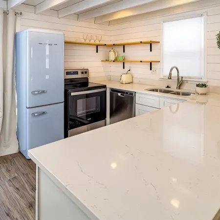 Stylish 2BR n Old Town Greenwood Отели в г. Джонсон