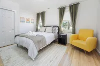 Spacious House on Sunset Lake 4 Br, 2 BA Unit 1 on First Level - Wifi