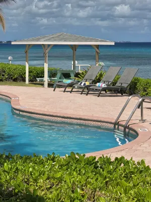 Northern Lights # 9 Spacious 3 Bd/3+ Bath Beachfront on Snorklers Paradise - boutique