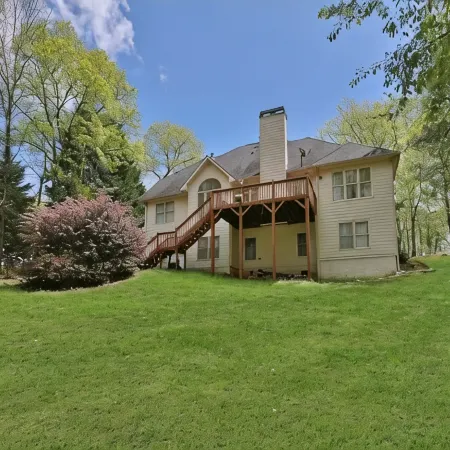 Spacious and comfy 4 Bed/3 Full Bath Canton Home!