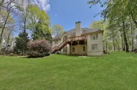 Spacious and comfy 4 Bed/3 Full Bath Canton Home!