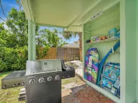 2 Kitchens + Pool + Ping-Pong + Corn Hole + BBQ + Next to Venice Downtown Hotels in Venice Gardens