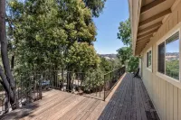 Villa Vino! Spacious 6Bd + Hot Tub in Wine Country - 4-Star