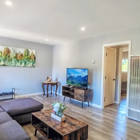 261-9 Cozy 2-Bedroom Apartment near Mountain View Downtown