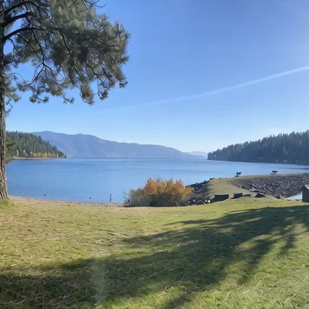 Waterfront Home-Great Boating/Fishing/Beach. Mountain Views, Close to Sandpoint
