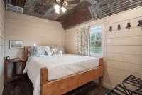 Charming Cabin in the Country, 25 mins from Waco, Texas
