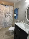 Your Happy Place - gorgeous 2 bed 2 bath oceanfront suite with full kitchen - balcony