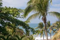 Beachside Casita, new and secure in lovely, quiet north side neighborhood.