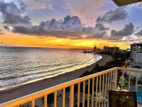 Breathtaking Ocean view 14th floor condo, 10 minutes from the airport - Private Pools