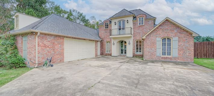 Spacious 5-bedroom house with WiFi, Fireplace in superb Prairieville Hotels in Ascension Parish