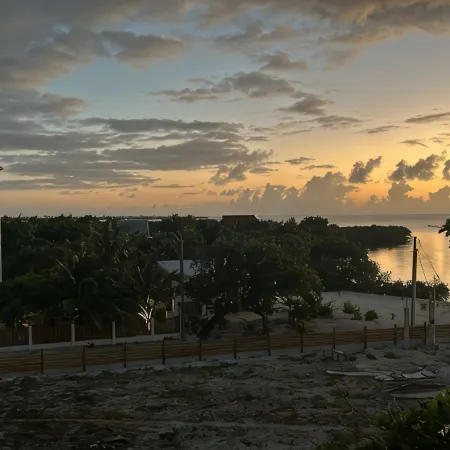 Coconut Palm Unit: Upscale condo with Caribbean Sea views