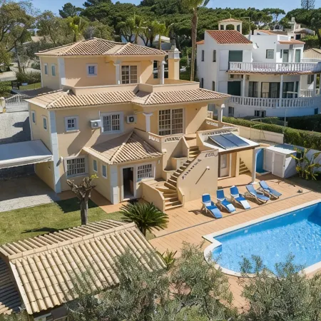 Amora Classic Villa 5 mins walk from center of vilamoura