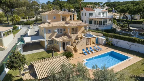 Amora Classic Villa 5 mins walk from center of vilamoura